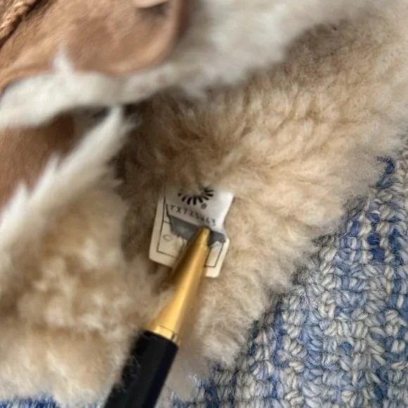 UGG Bailey button chestnut brown girls 13 - Picture 10 of 11